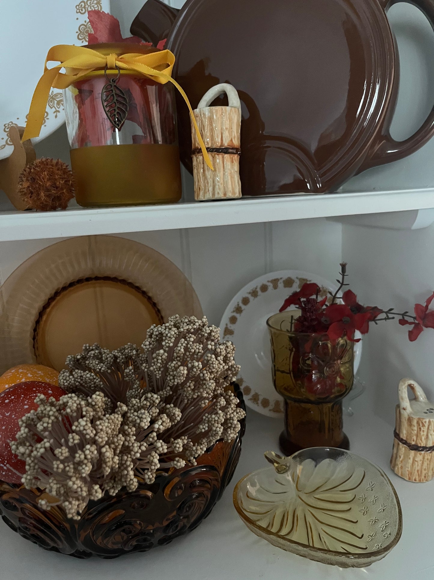 Vintage 1970s Amber Glass Leaf Dish – Strawberry Shaped Glass Candy or Trinket Bowl