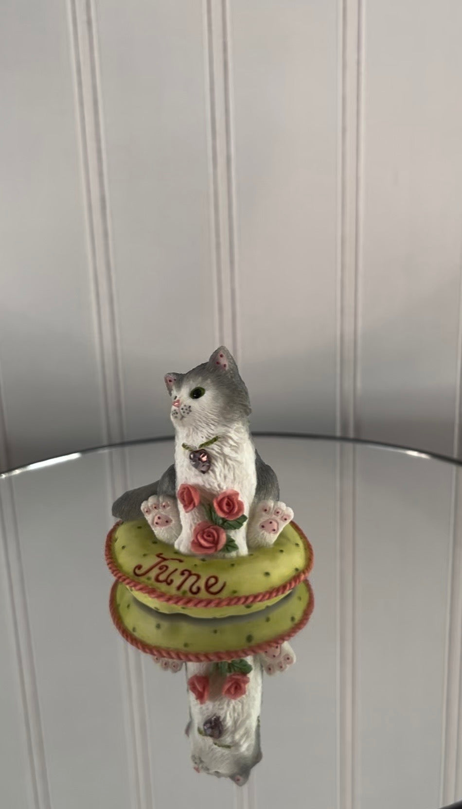 Vintage 2000 Calico Kittens June Pearl & Rose Cat Figurine Priscilla Hillman Enesco with Box