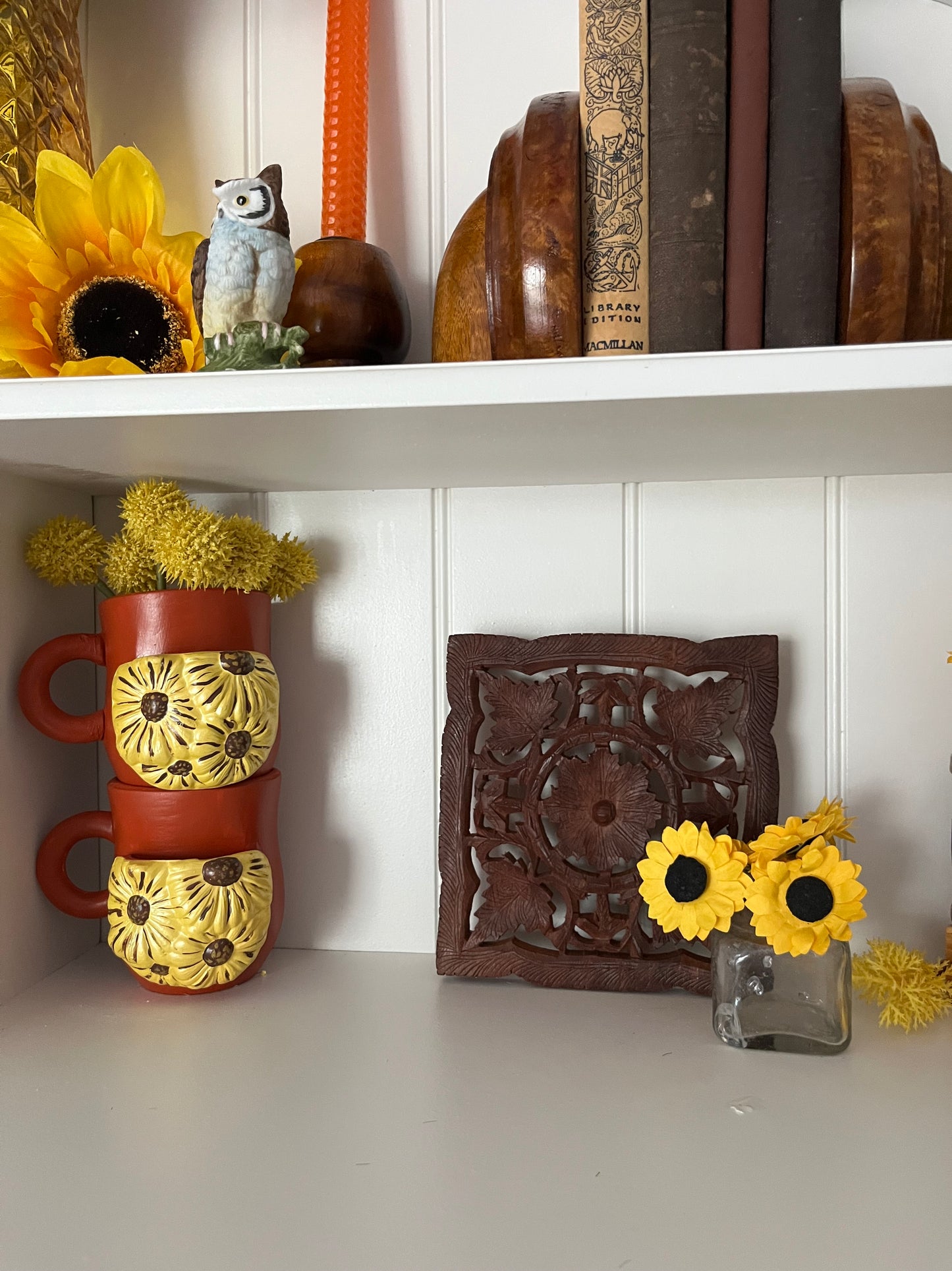 Retro Sunflower Pocket Mug Pair – Hand Crafted Pottery Biscotti / Tea Bag Mugs – 1990s