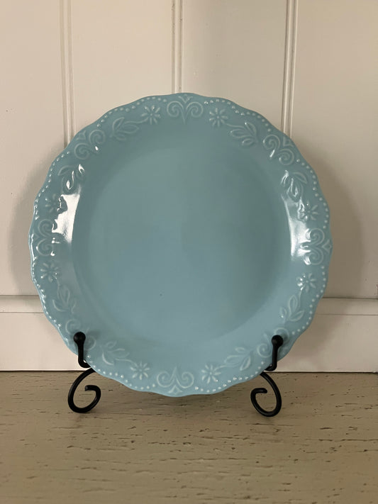 The Pioneer Woman Toni Light Blue Scalloped Stoneware Plate – 9”Embossed Floral | Contemporary