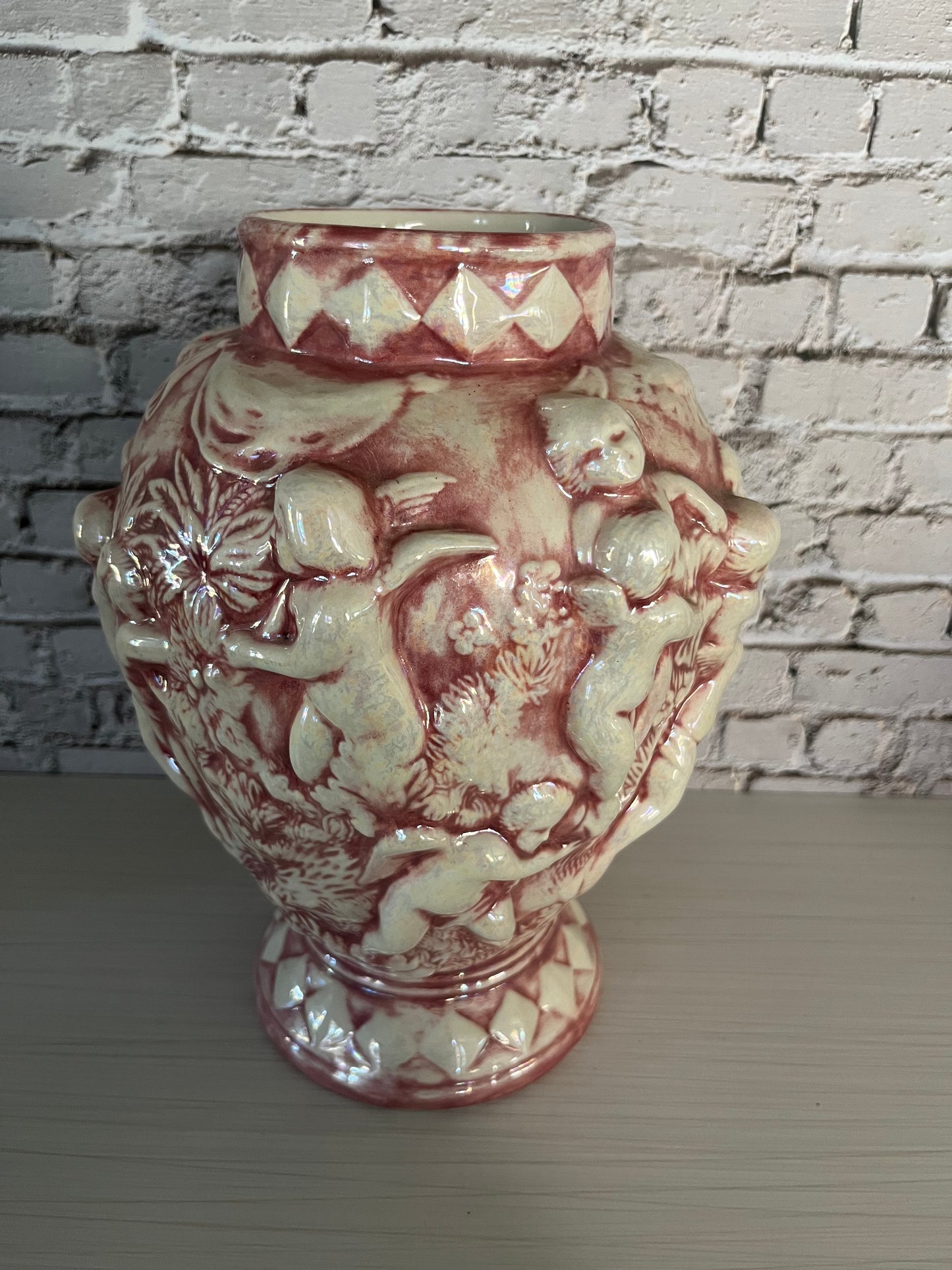 Vintage 1950s Ornate Victorian-Style Cherub Urn Vase – Rococo Revival, Pink & Cream Glossy Ceramic