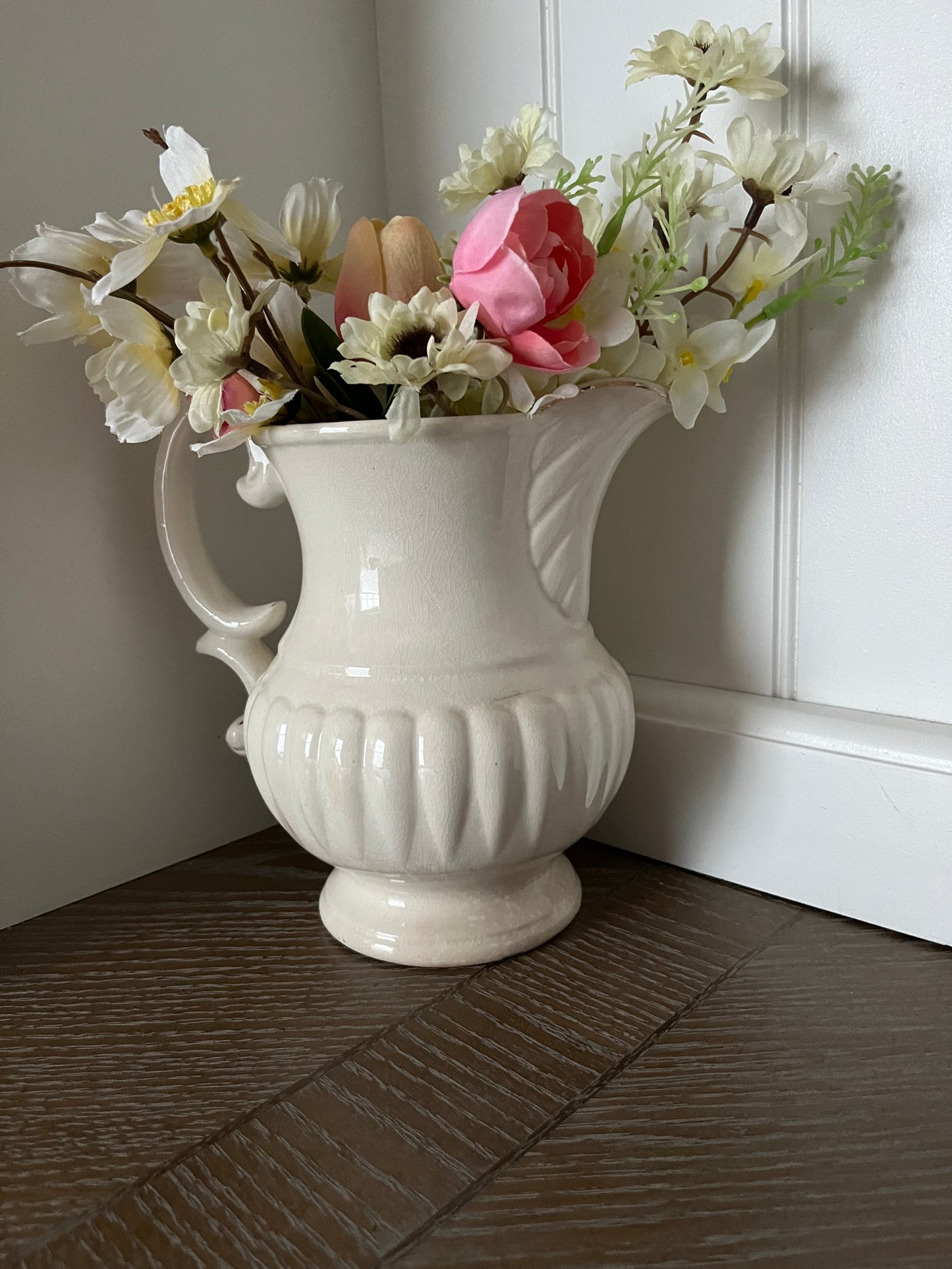 Vintage Patinaed 1950s Betson’s Ivory Ceramic Glazed Earthenware Creamer Pitcher – Pedestal Base Cottage Cream Jug – Farmhouse Ironstone Style