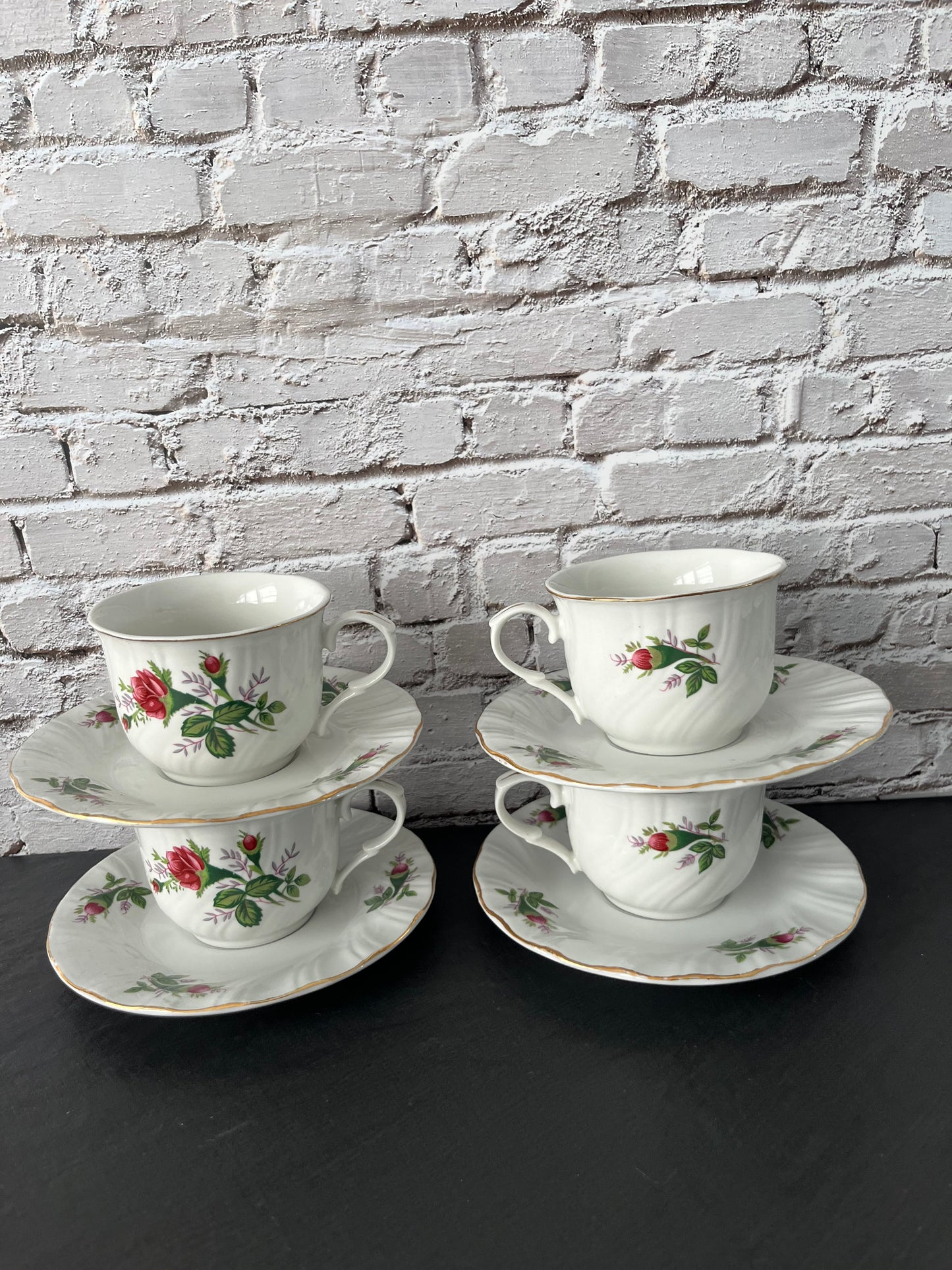 Vintage 1980s Lynns Fine China Rose Teacup & Saucer Set – Gold Rim Cottage Floral – Set of 4