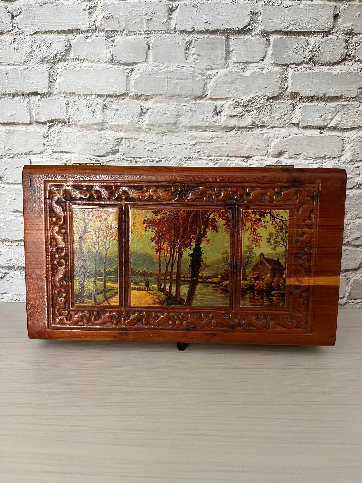 Retro 1940s–1950s Miss America Candy Cedar Gift Box w/ Mirror — Voneiff-Drayer Co., Baltimore MD