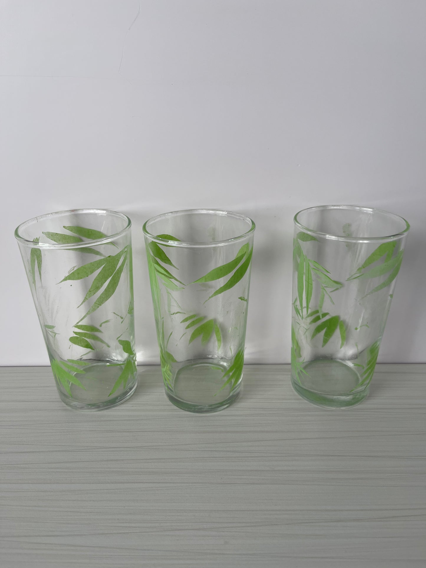 Vintage 1970s–1980s Tropical Bamboo Leaf Drinking Glasses – Set of 3 Green Botanical 10 oz Tumblers – Libbey Style Retro Barware