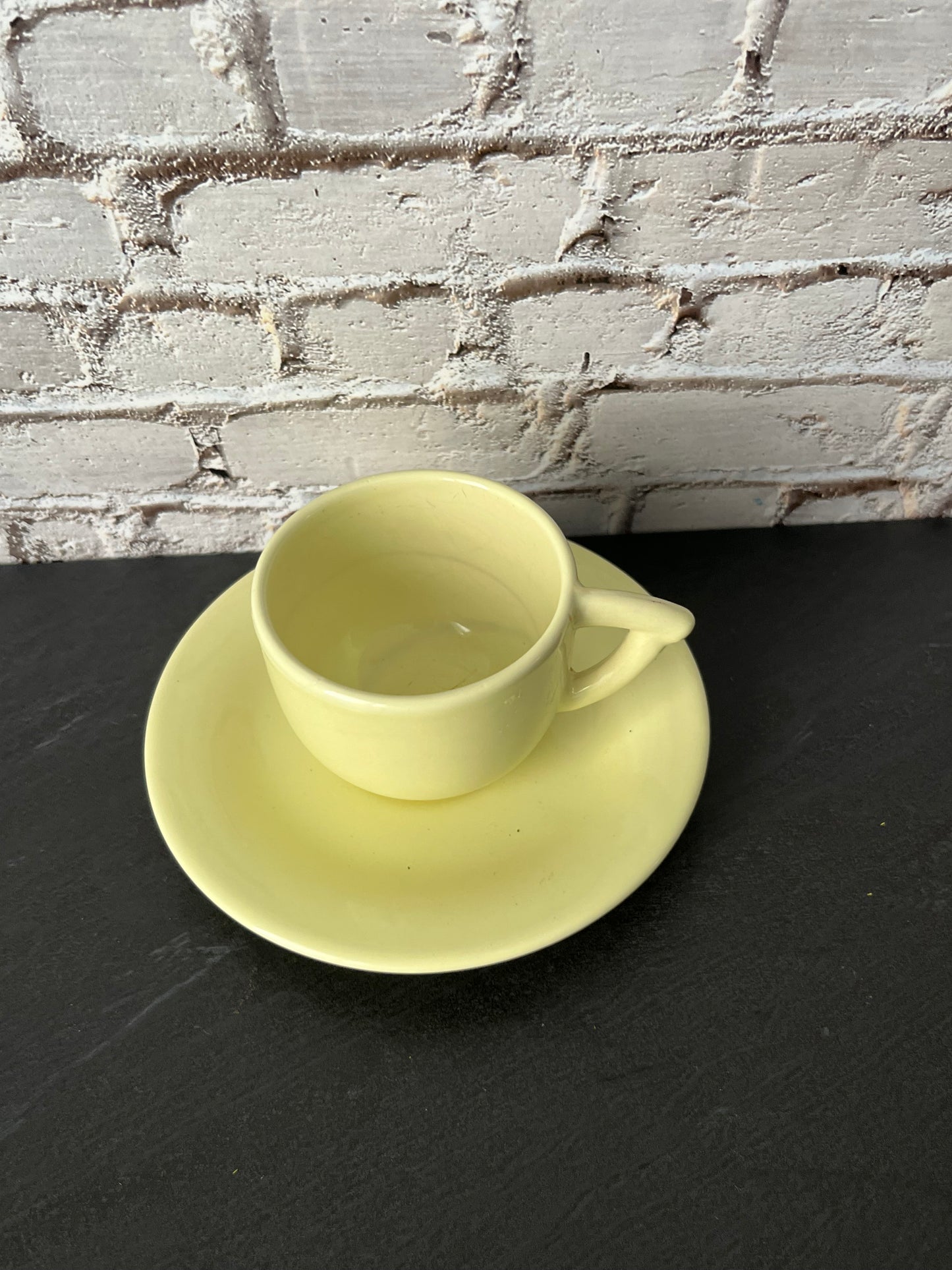 Vintage 1 Set SIC Italian Stoneware Yellow Demitasse Cup and Saucer – Butter Yellow Espresso Set Made in Italy (1970s–1980s) Società Italiana Ceramica
(Italian Ceramic Company)