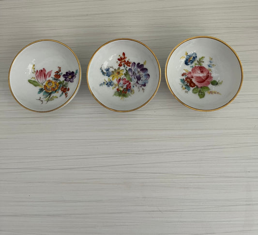 Beautiful Circa 1980’s Vintage Kaiser W. Germany Floral Bouquet White Porcelain Small Trinket Dishes (Set of 3) with Gold Trim – 3” – 7oz