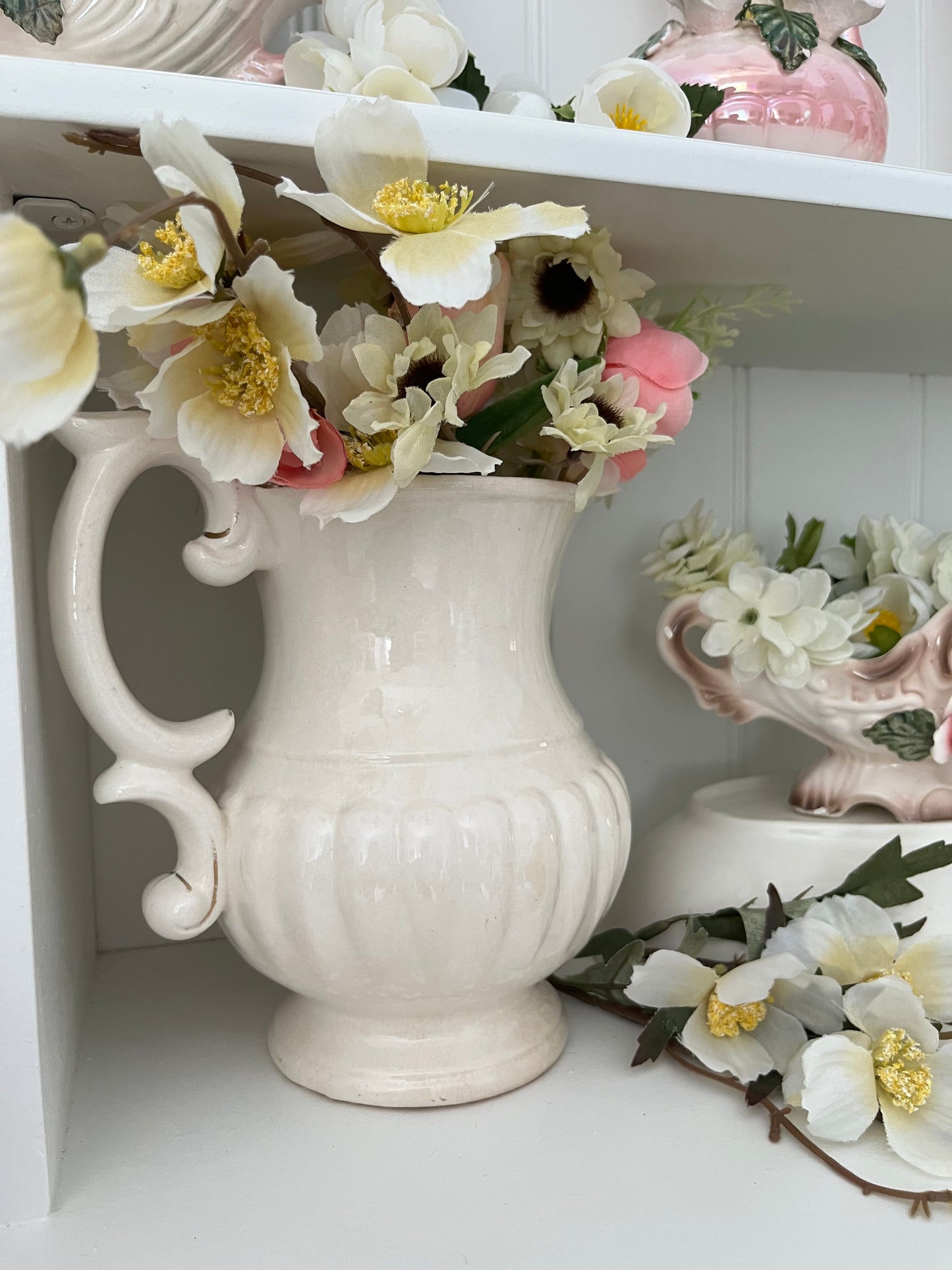 Vintage Patinaed 1950s Betson’s Ivory Ceramic Glazed Earthenware Creamer Pitcher – Pedestal Base Cottage Cream Jug – Farmhouse Ironstone Style