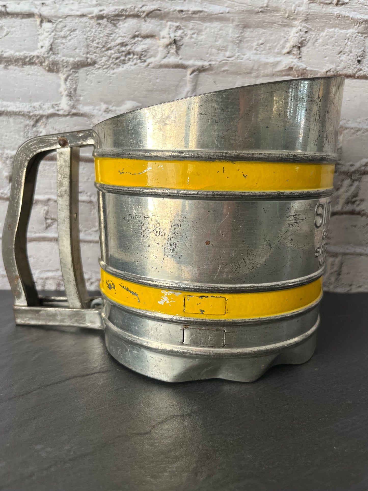 Vintage Sift-Chine Triple Screen Flour Sifter – 1940s–1950s Yellow Stripe Baking Tool