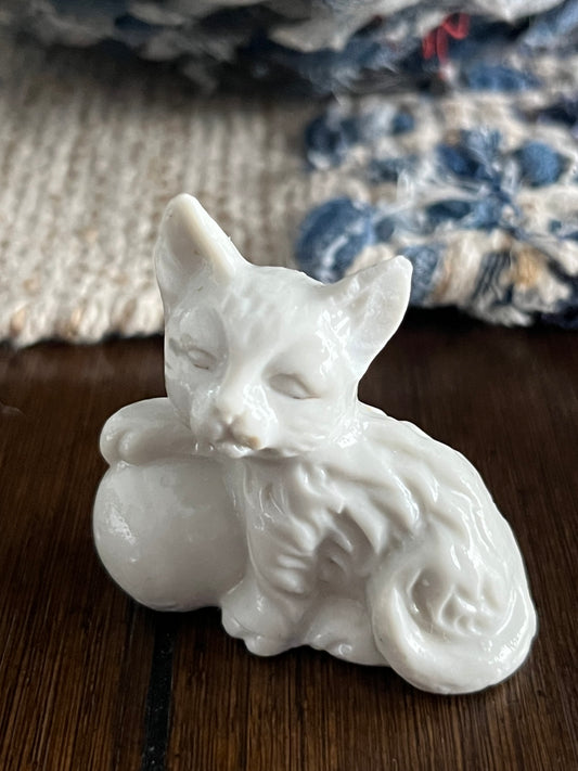 Vintage 1950s Tiny Mini Small 1” White Ceramic Sleeping Kitten Figurine – Made in Japan – Mid-Century Nursery Cat Decor