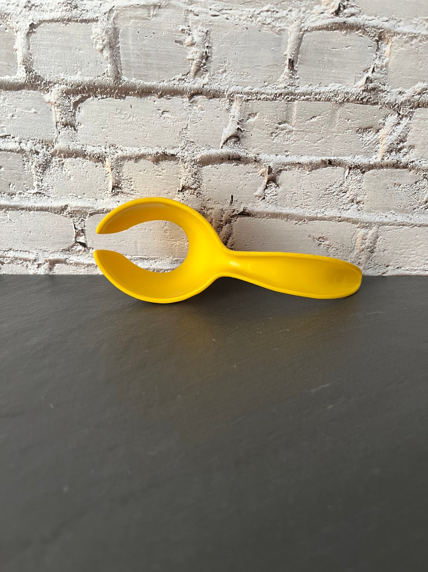 Vintage Tupperware Harvest Yellow Egg Lifter Scoop #1334-4 – 1970s Kitchen Gadget