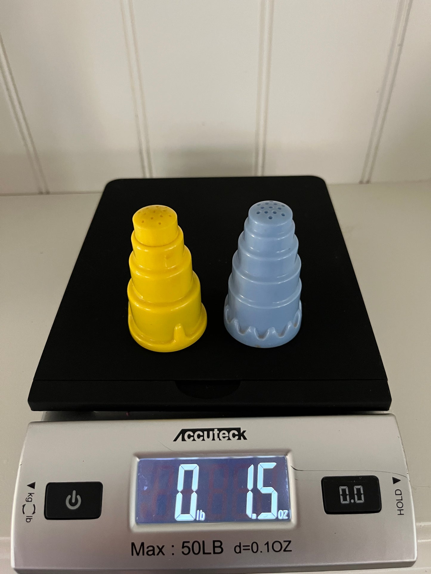 Vintage 1950s CHELAIM USA Stacked Plastic Salt & Pepper Shakers – Blue & Yellow Art Deco-style