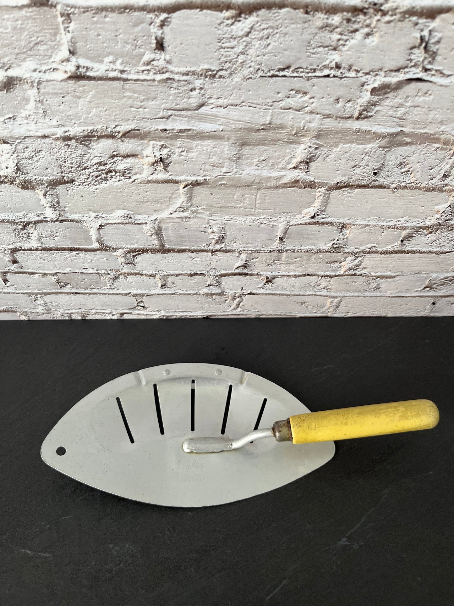 Vintage Foley Aluminum Pan Strainer w/ Yellow Wood Handle, 1950s Kitchen Grease & Water Strainer, Retro Kettle Drainer