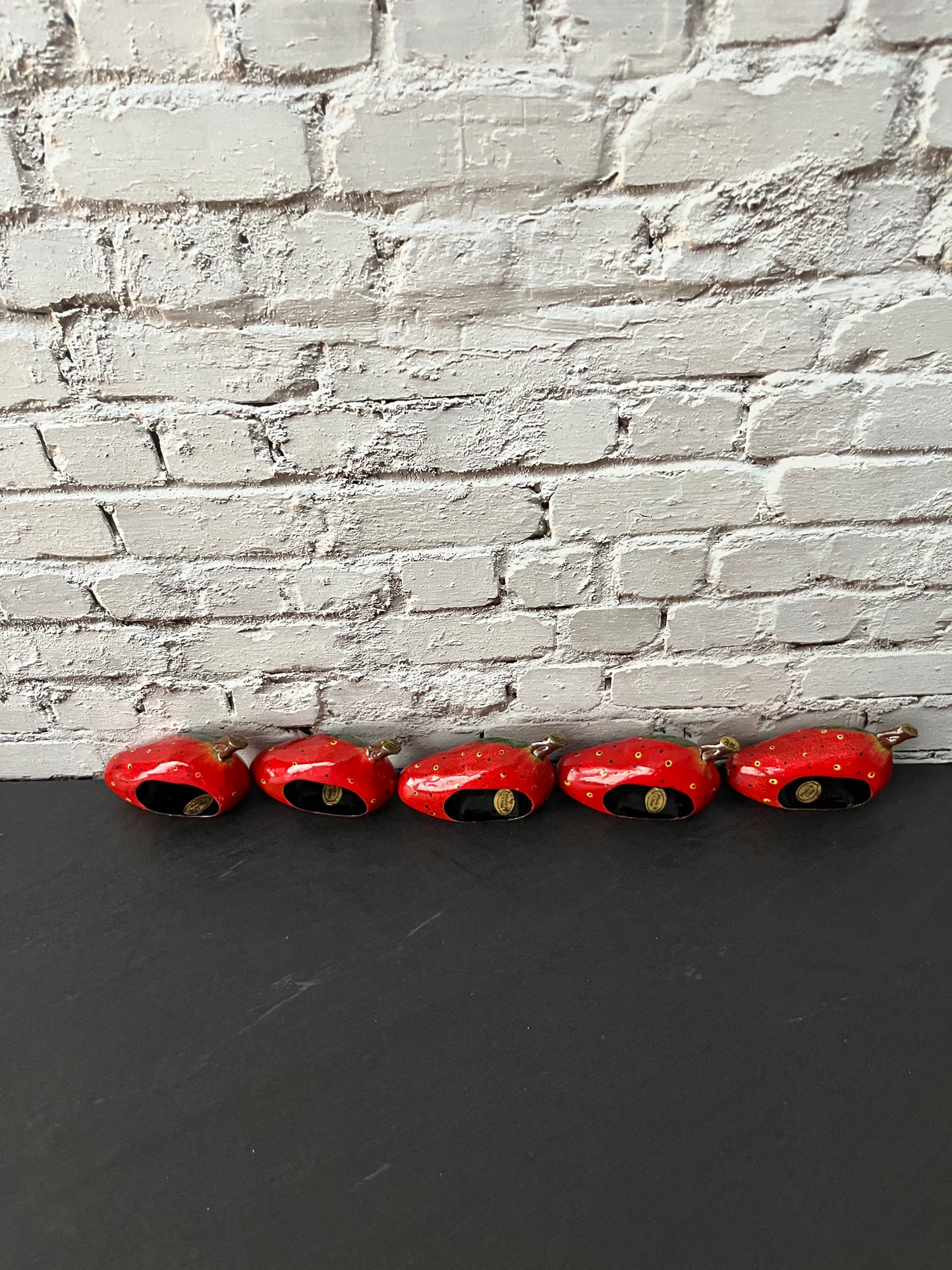 Vintage c. 1990s Hand-Painted Metal Strawberry Napkin Rings – Set of 5 Cottage Farmhouse Table Accents