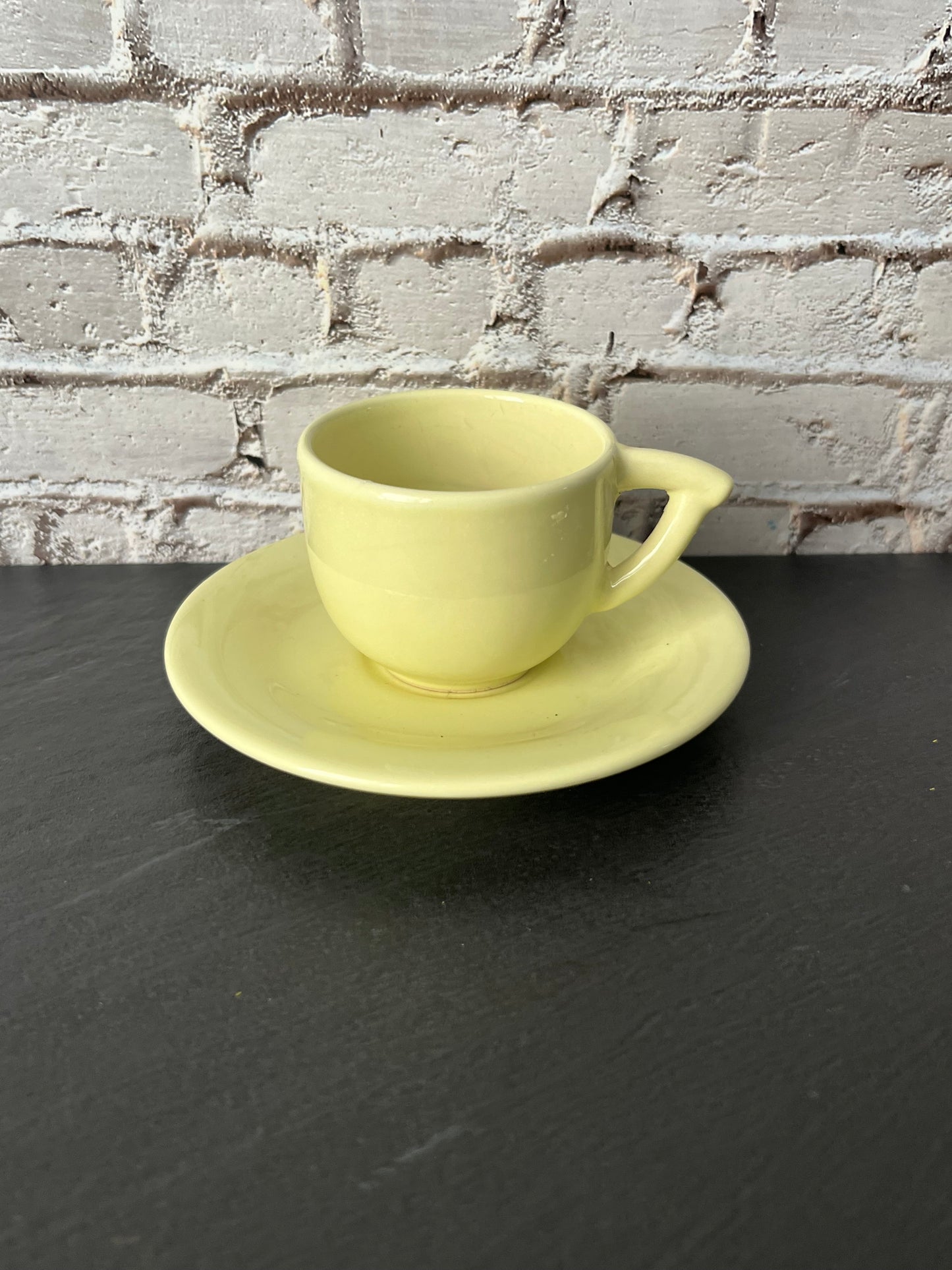 Vintage 1 Set SIC Italian Stoneware Yellow Demitasse Cup and Saucer – Butter Yellow Espresso Set Made in Italy (1970s–1980s) Società Italiana Ceramica
(Italian Ceramic Company)