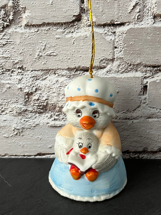 Vintage 1980s JASCO Mother & Baby Duck Reading Ornament – Taiwan Ceramic Holiday Décor – 3” Tall