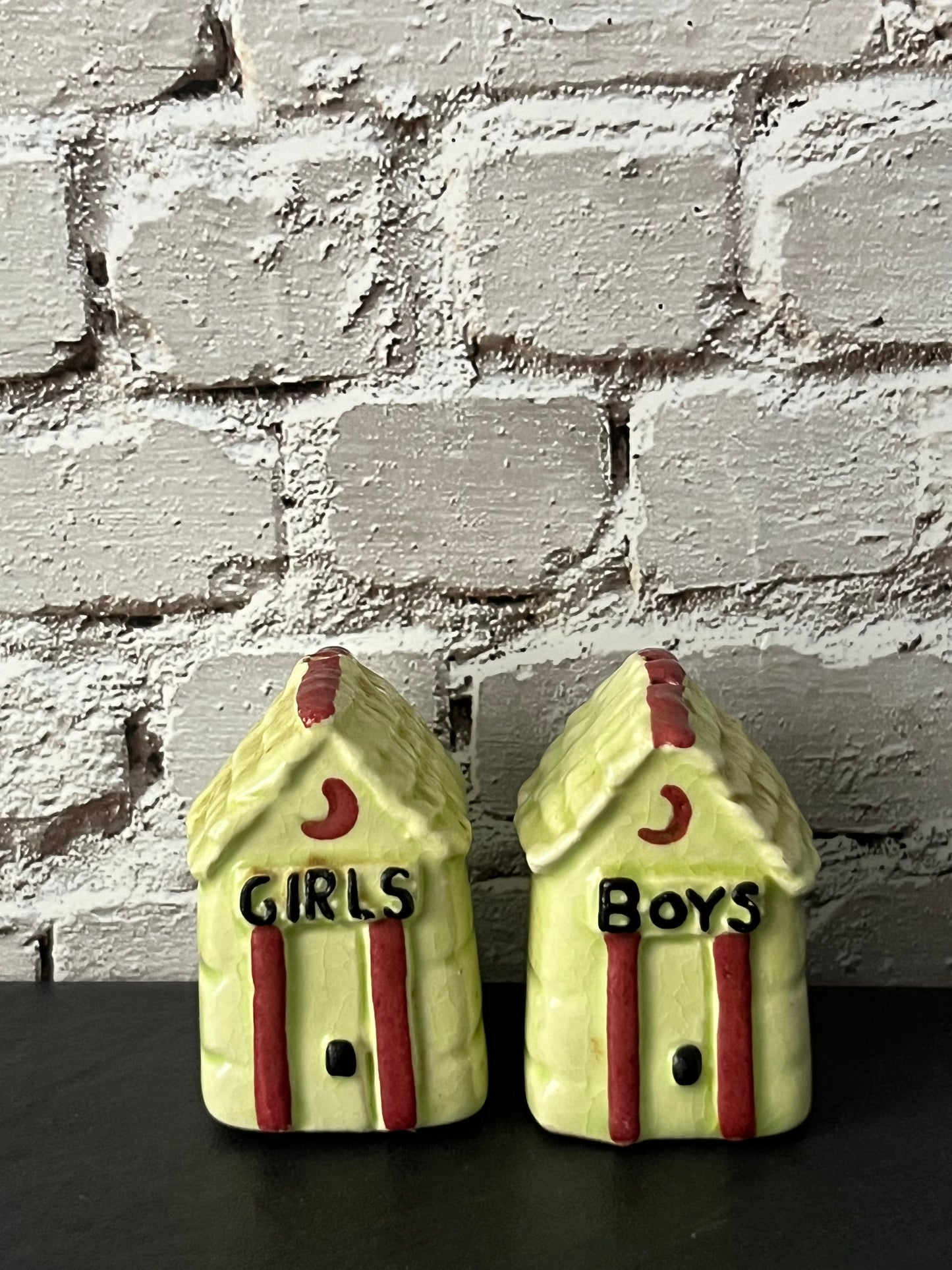 Vintage 1960s–1970s Boys & Girls Outhouse Salt & Pepper Shaker Set – Ceramic Novelty Cottage Shakers