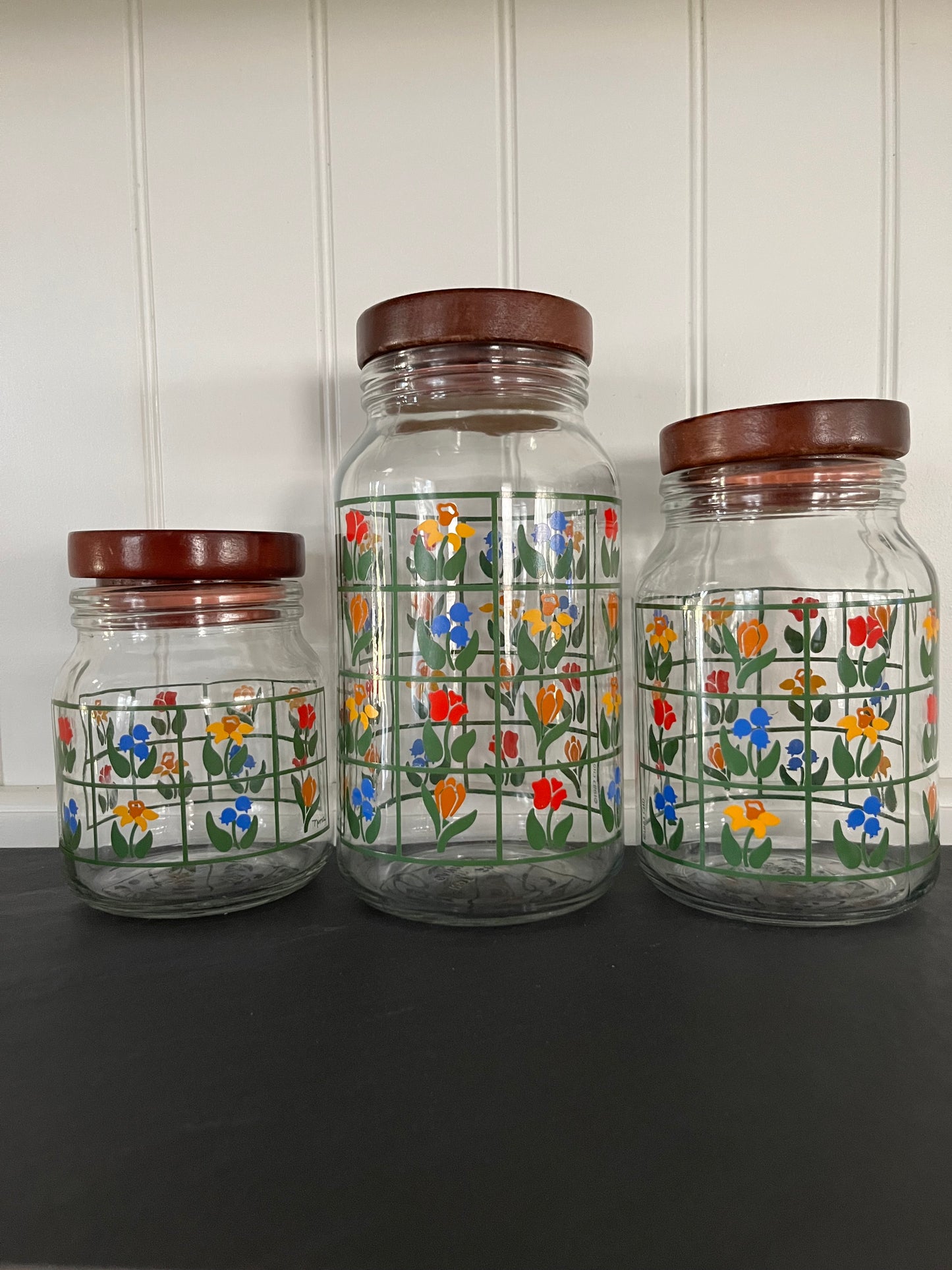 Vintage 1983 Anchor Hocking Nina Greenhouse “Tulip Trellis” Folk-Art Canister Set – Set of 3