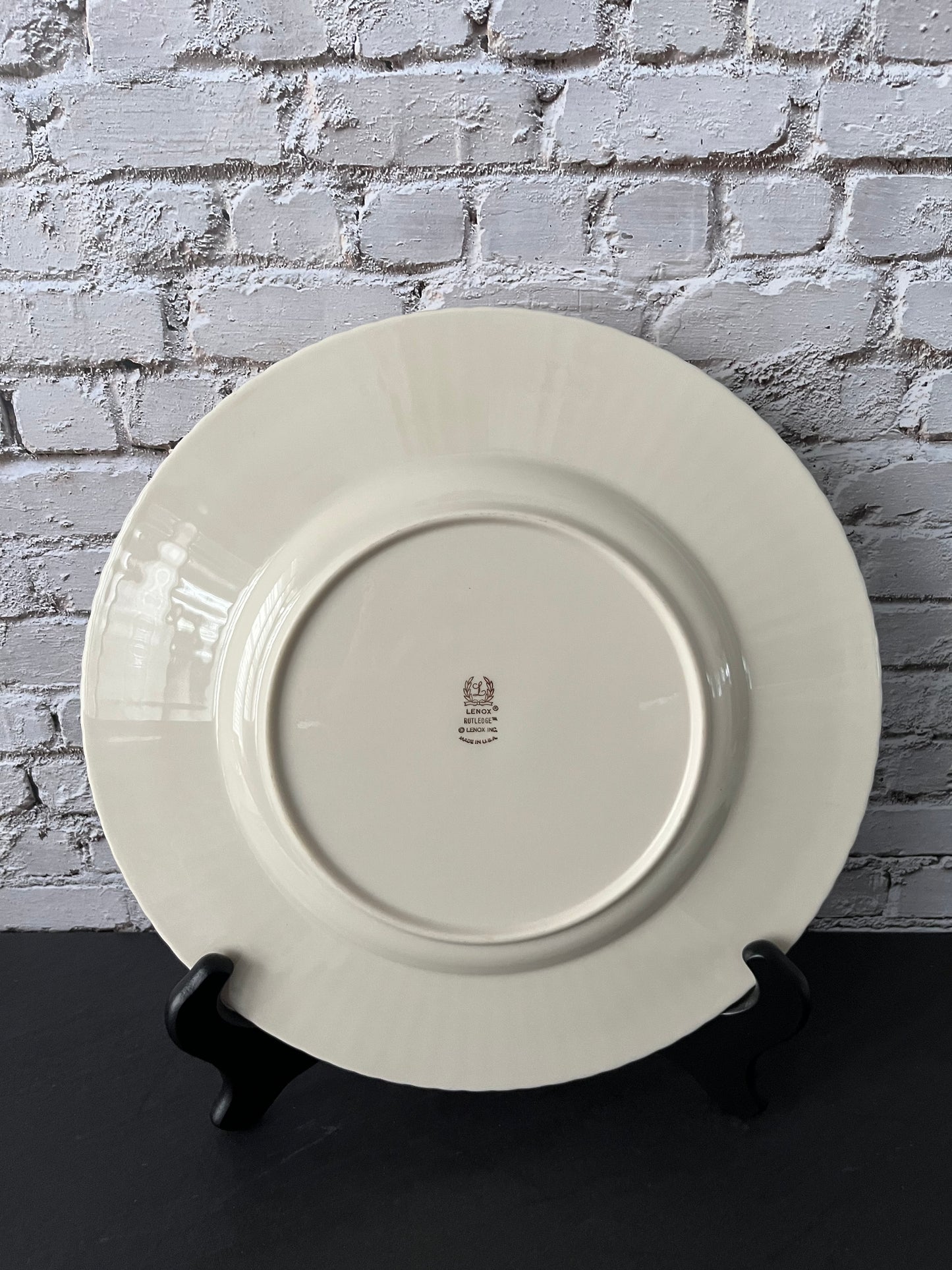 Vintage 1970s Lenox “Rutledge” Dinner Plate – Ivory Fine China with Fluted Rim, Floral Garland & Gold Trim