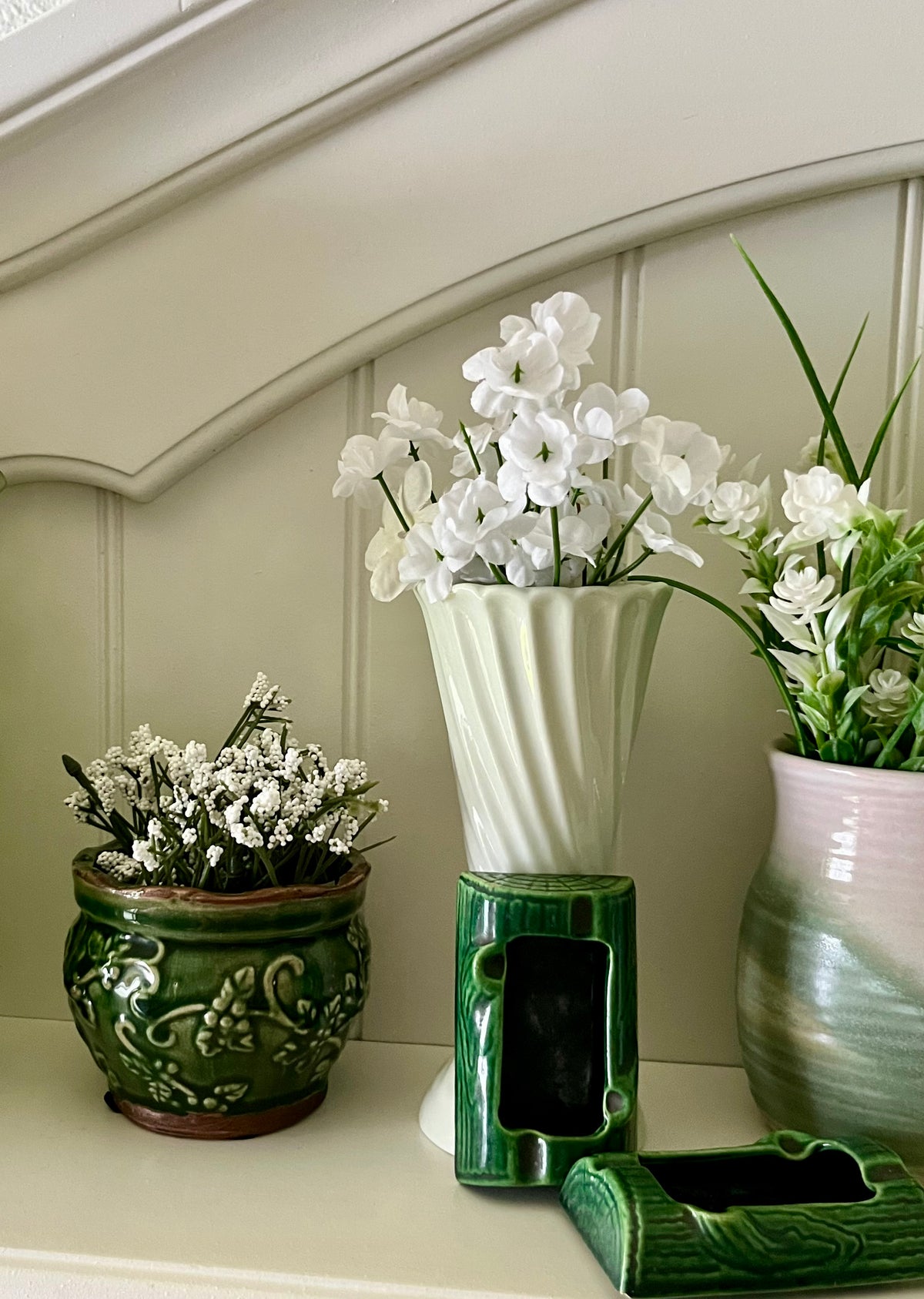 Vintage C. 1990’s * Pale celadon / soft spring  Green Spiral Ceramic Vase – Scalloped Rim Floral Bud Vase – 7”