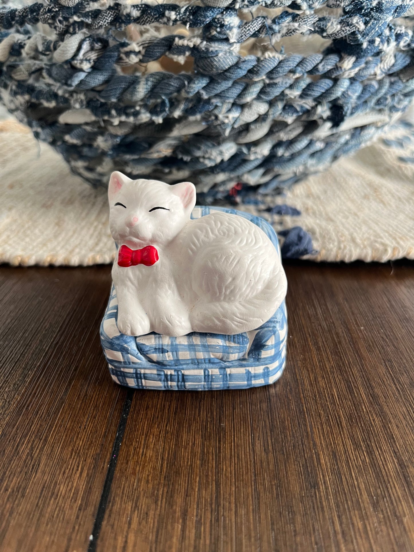 Vintage 1990s White Cat Salt & Pepper Shaker Set – Blue Gingham Chair, Red Bow, Made in China