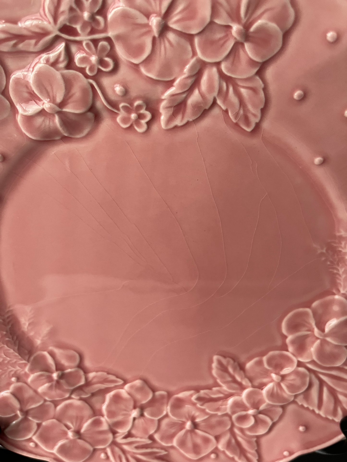 Vintage 1980s Bordallo Pinheiro Pink Majolica Floral Plates – Set of 4 Hydrangea Relief Display Dinner Size Plates  – Made in Portugal – Heavy Crazing Crackle Glaze
