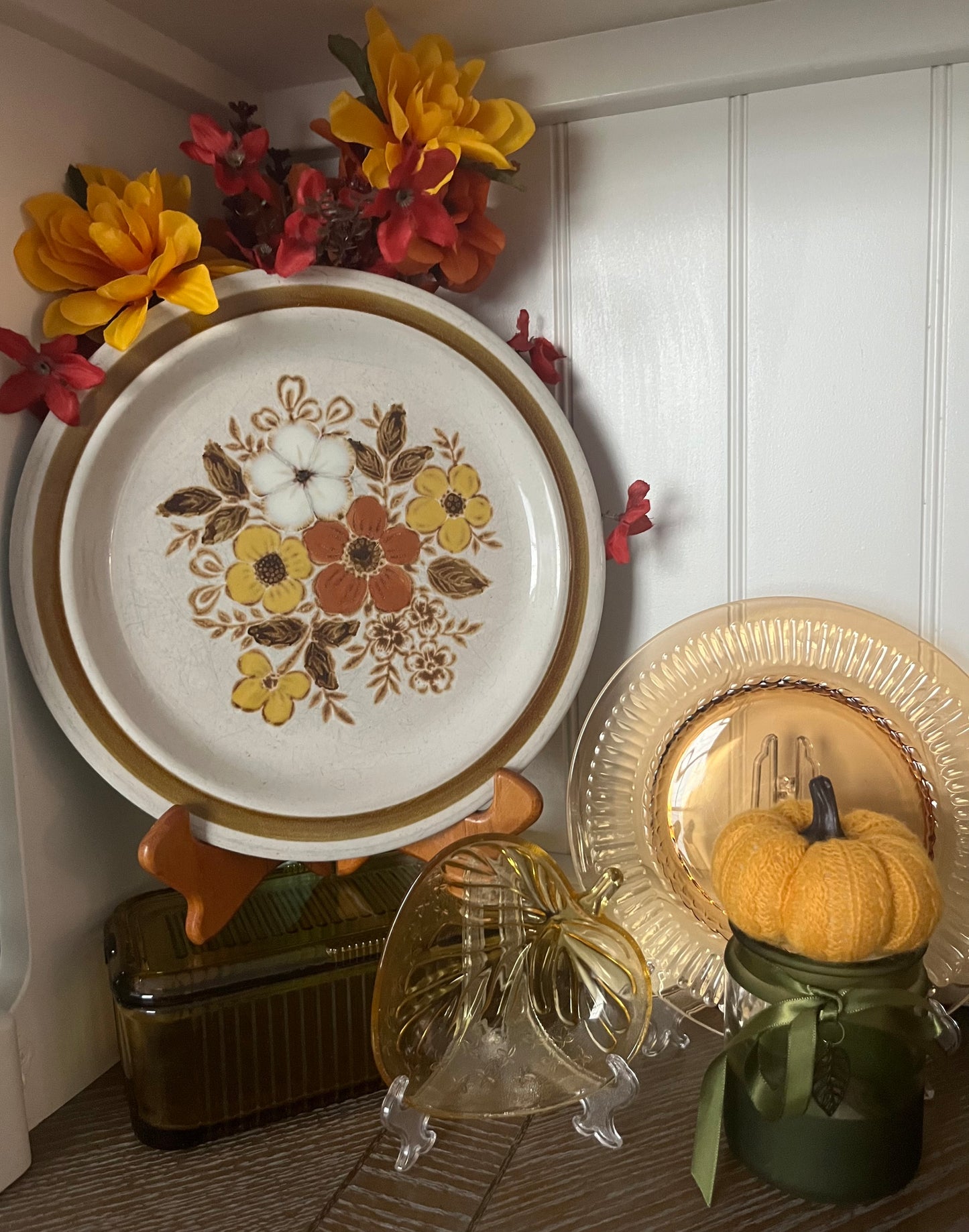 Vintage 1970s Amber Glass Leaf Dish – Strawberry Shaped Glass Candy or Trinket Bowl