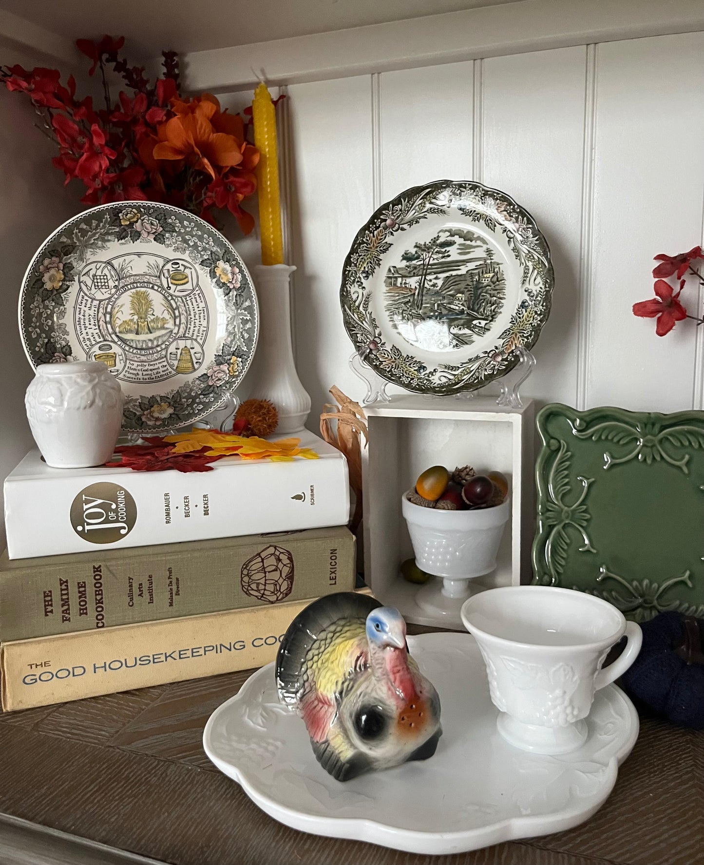 Vintage Loeffler Randall White Milk Glass Bud Vase Pair- Scalloped Daisy Flower Petal Lip - 6" High