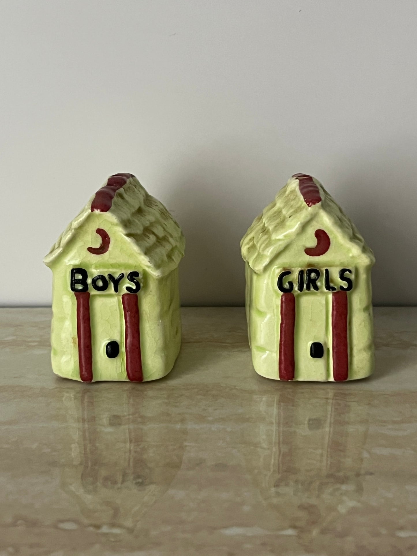 Vintage 1960s–1970s Boys & Girls Outhouse Salt & Pepper Shaker Set – Ceramic Novelty Cottage Shakers
