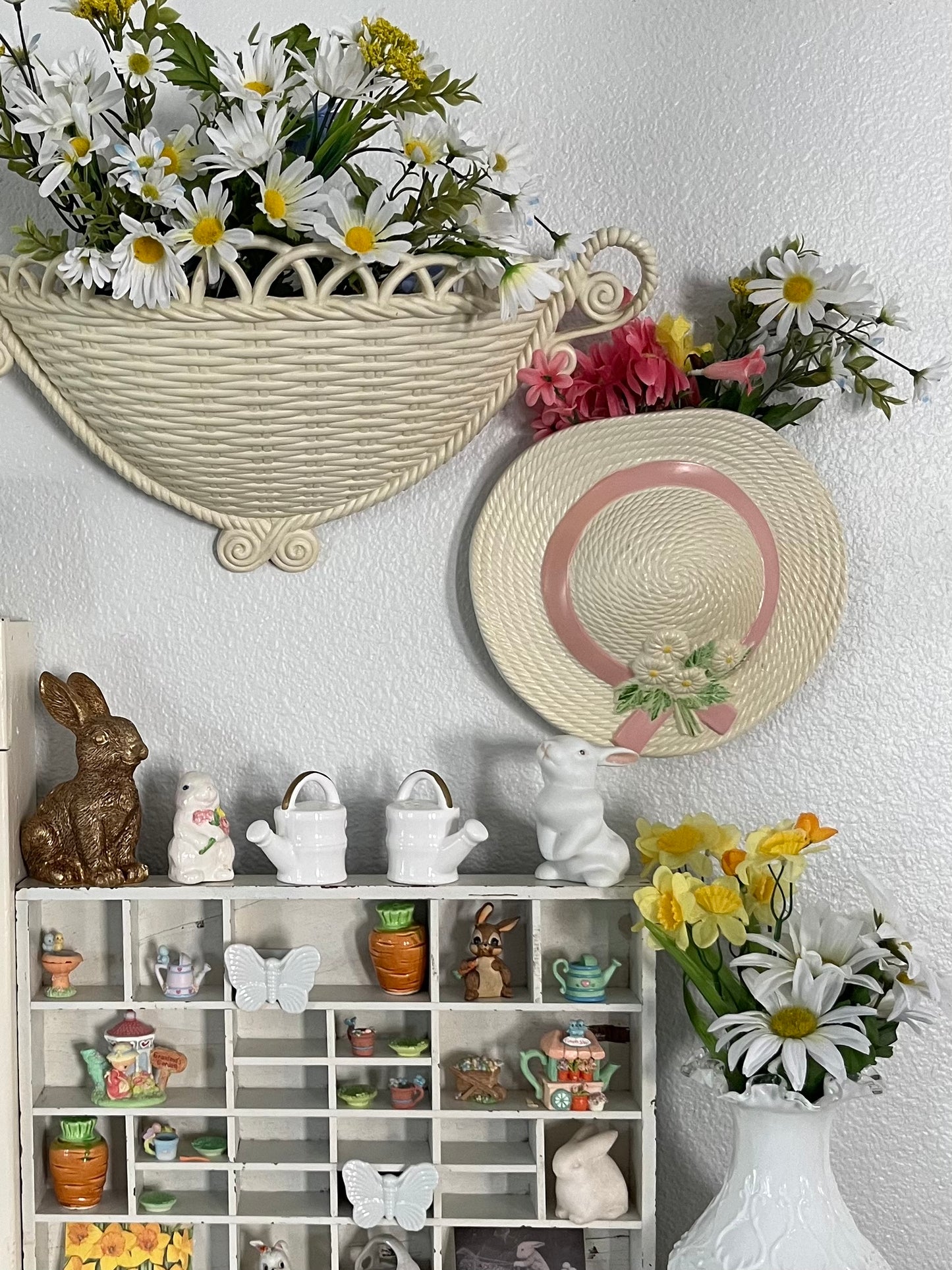Vintage 1985 Plastic & Burwood Spring Bonnet Wall Pocket - Decorative Easter Decor
