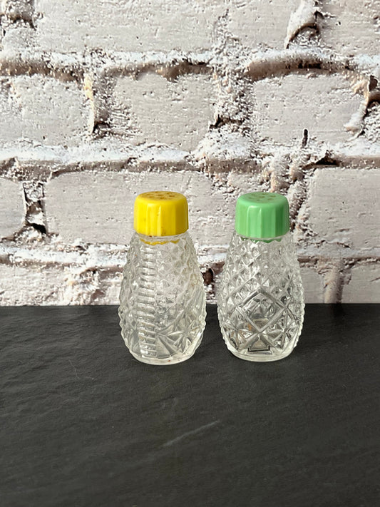 Vintage 1950s Pressed Glass Salt & Pepper Shakers – Yellow & Mint Caps, Cottagecore Kitchen Decor