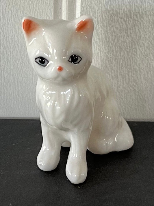 Mid Century White Porcelain Kitty Cat Kitten Tiny Small Mini Figurine 2” – 1950s–1970s Vintage Japan Style Cat Collectible