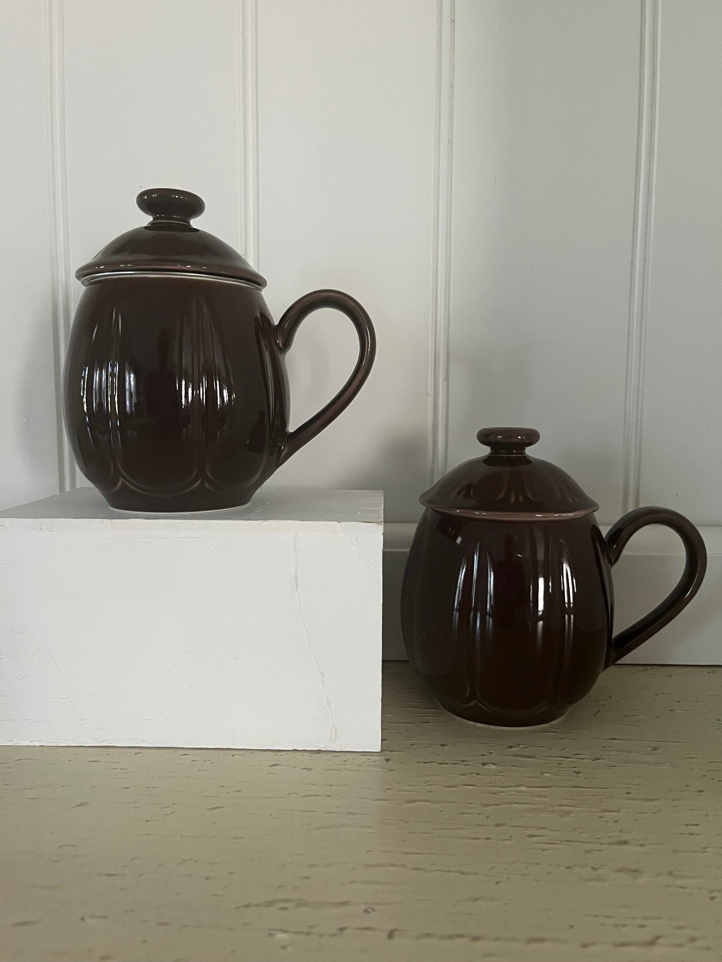 2 Teavana Lidded Porcelain Tea Mugs with One Infuser – Espresso Brown (2000s)