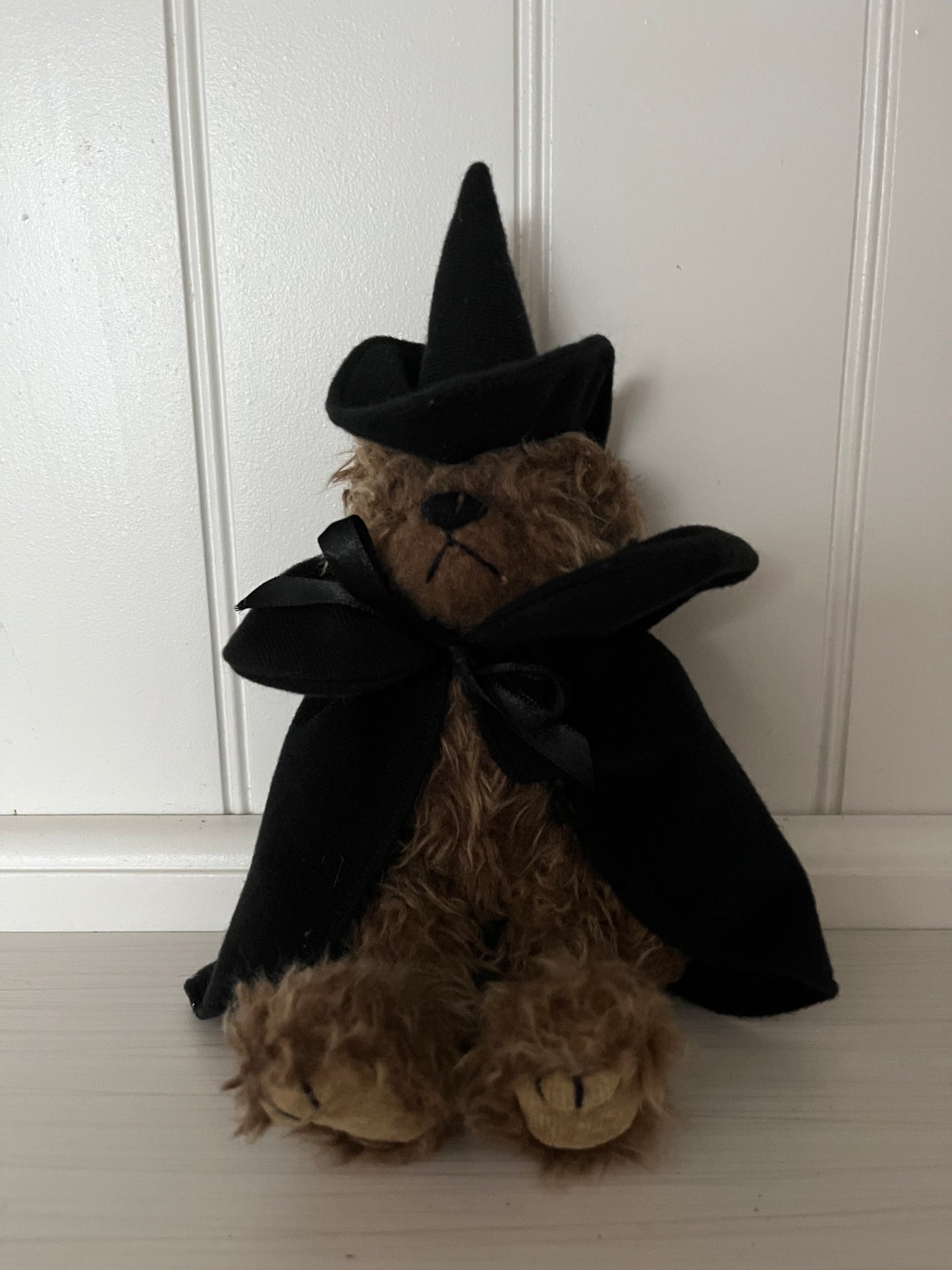 Vintage 1993 Ty Attic Treasures “Esmerelda” Witch Bear – 10” Jointed Plush Halloween Novelty (No Tag)