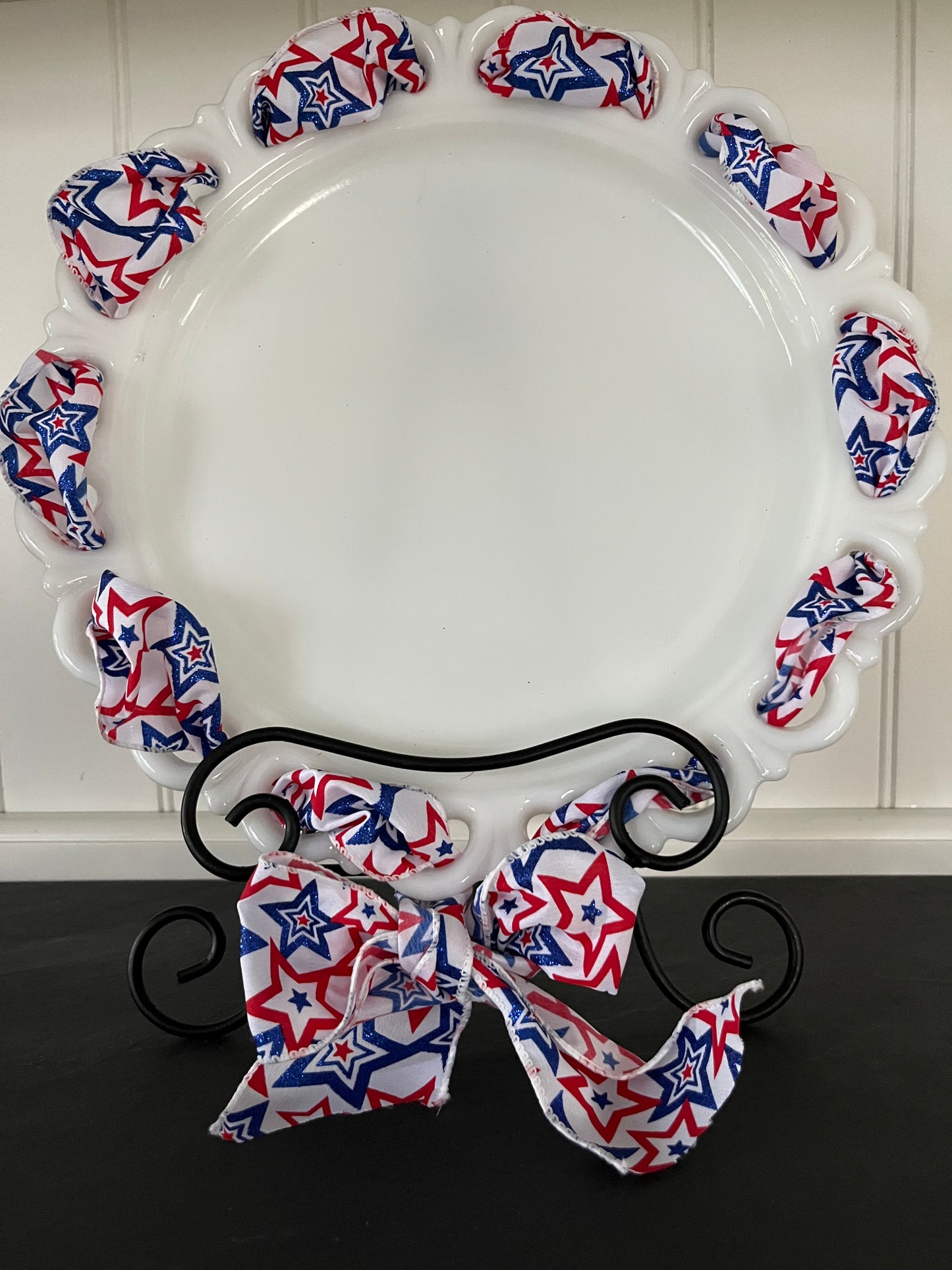 Vintage C. 1970’s Anchor Hocking Old Colony Milk Glass Ribbon Paste  Heart Lace Edge Serving Platter Tray