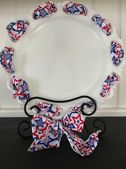 Vintage C. 1970’s Anchor Hocking Old Colony Milk Glass Ribbon Paste  Heart Lace Edge Serving Platter Tray