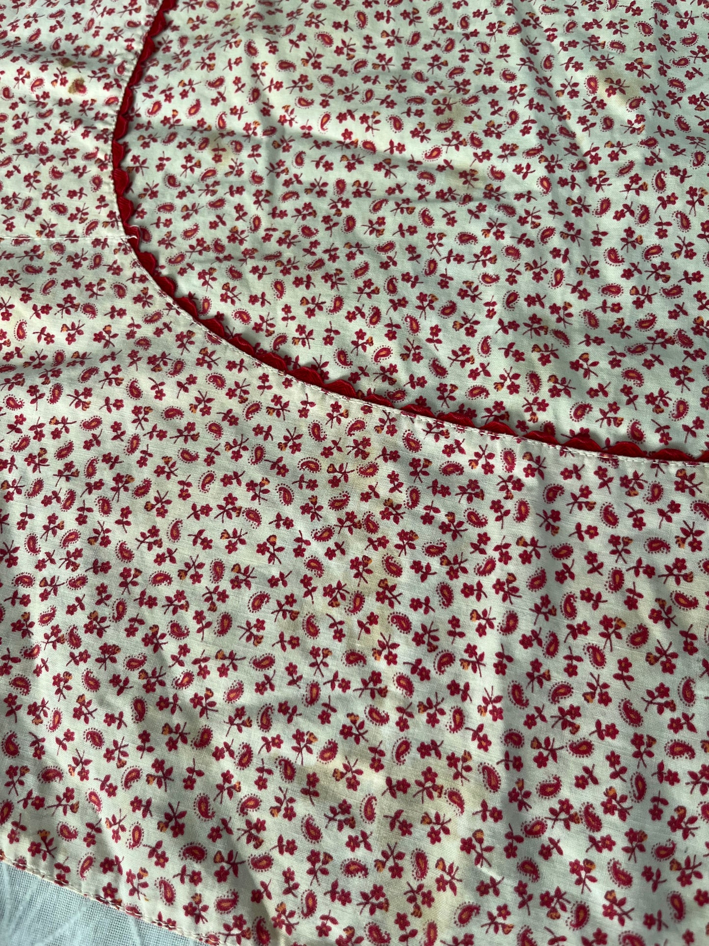 Vintage c 1950’s Red Calico Half Apron with Rickrack Trim | Cottage Kitchen Waist Apron