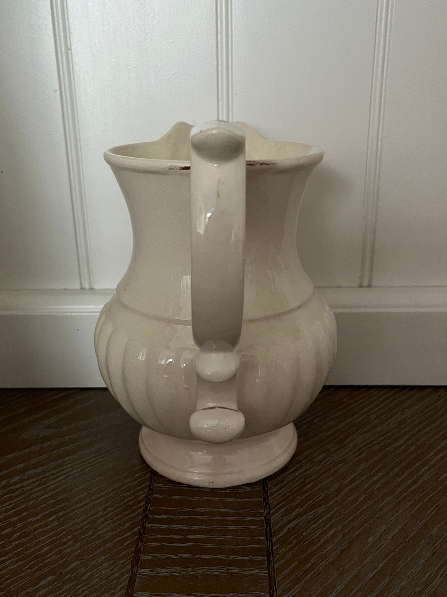 Vintage Patinaed 1950s Betson’s Ivory Ceramic Glazed Earthenware Creamer Pitcher – Pedestal Base Cottage Cream Jug – Farmhouse Ironstone Style