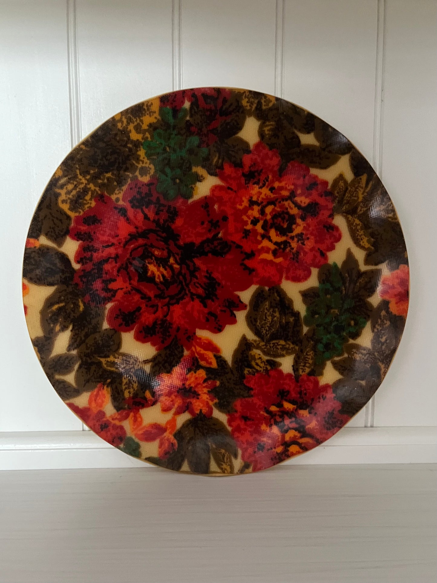 Mid-Century “FAB” Floral Wall Plate by Hardy-Glenwood – Large 13.5” Resin & Fabric Art Plate – 1950s–1960s Vintage Canada