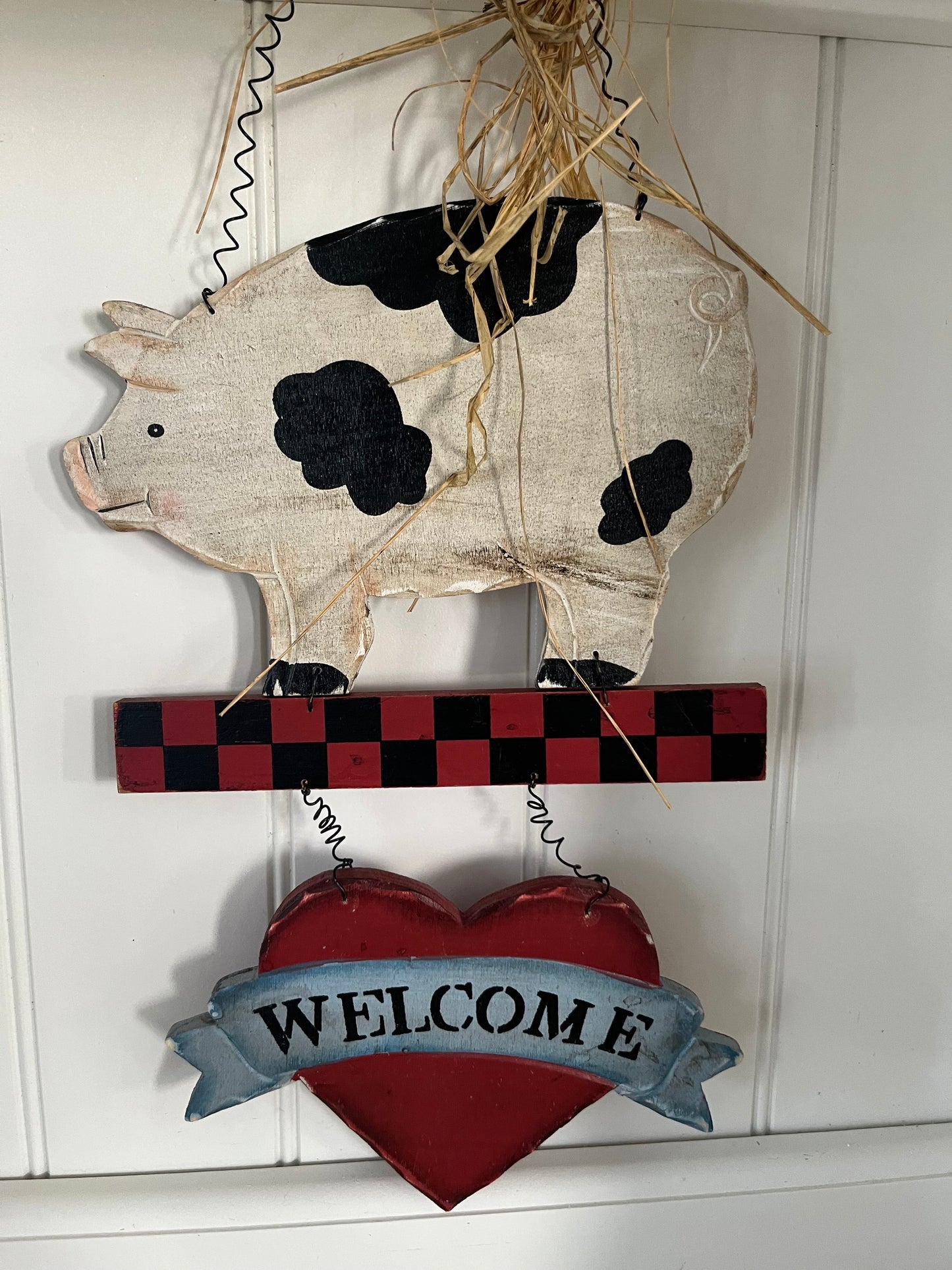 1990s Style Rustic Country Pig Welcome Sign with Heart – Farmhouse Folk Art –
