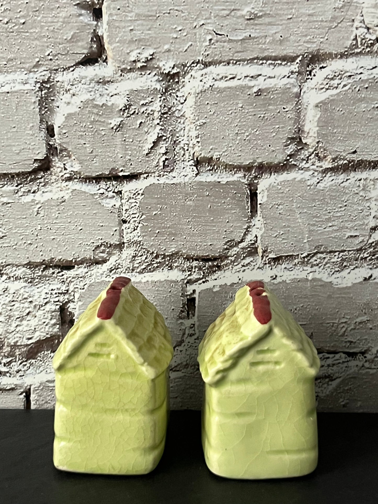 Vintage 1960s–1970s Boys & Girls Outhouse Salt & Pepper Shaker Set – Ceramic Novelty Cottage Shakers