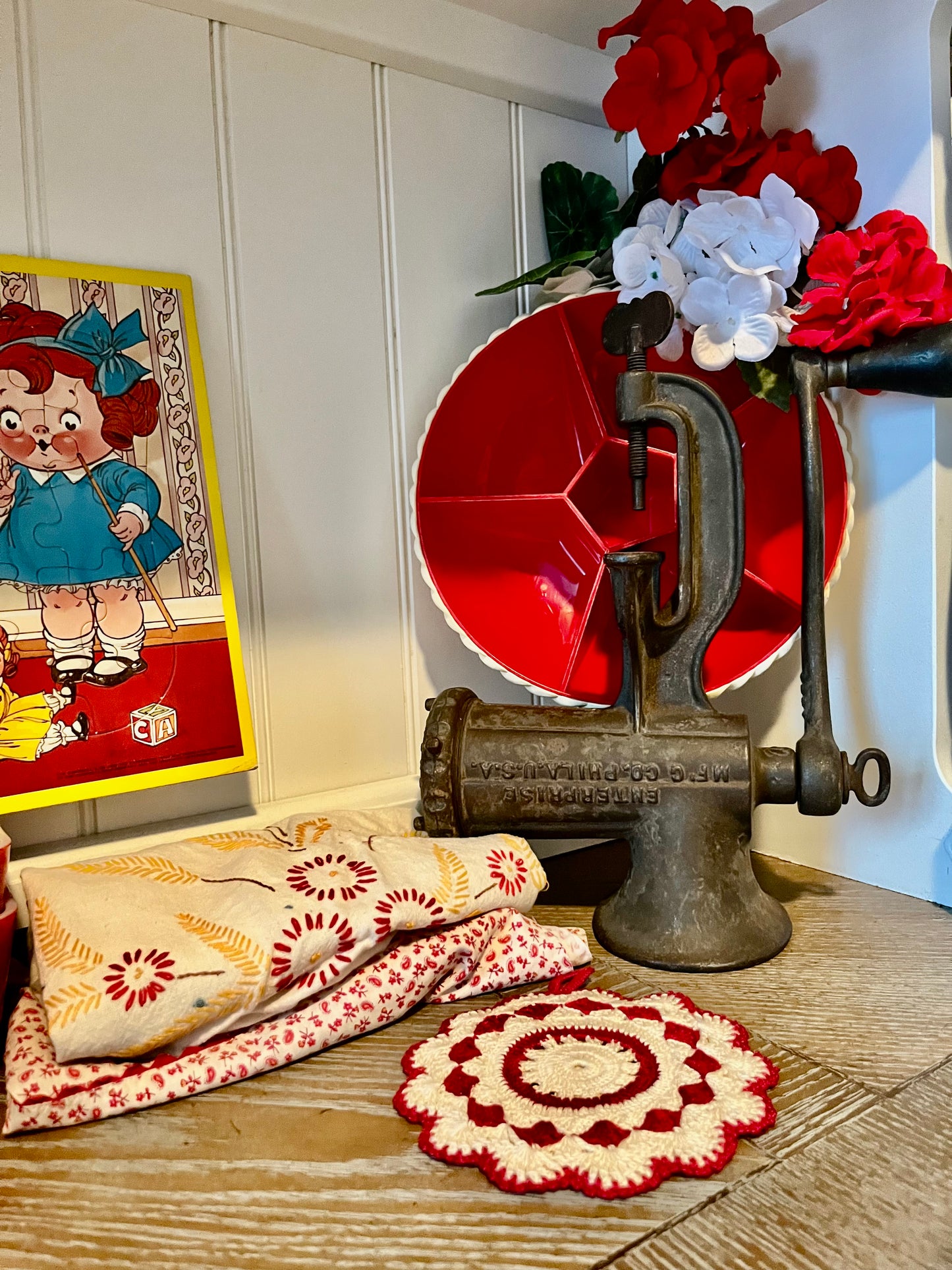 Vintage c 1950’s Red Calico Half Apron with Rickrack Trim | Cottage Kitchen Waist Apron