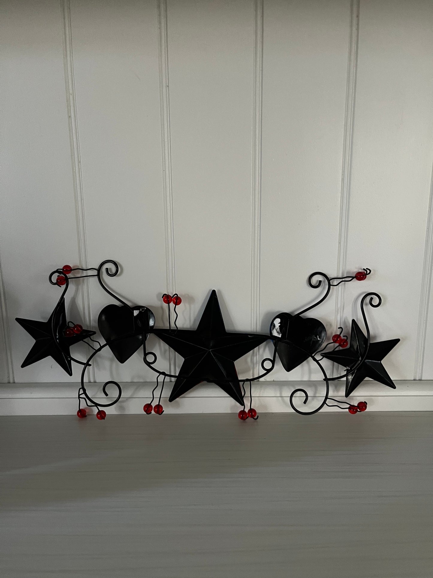 Americana Patriotic Metal Wall Décor with Stars & Hearts | Red White & Blue Country Folk Art Wall Hanging
