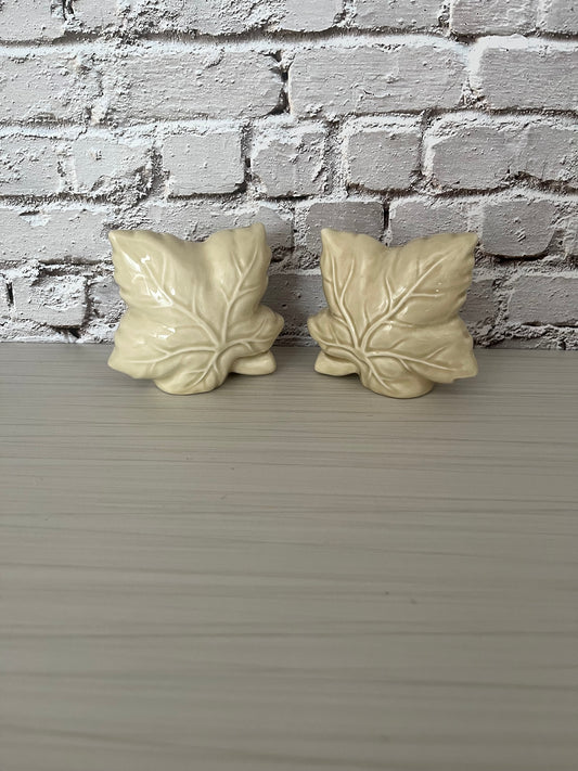 Retro Maple Leaf Ivory Ceramic Salt & Pepper Shakers – Leaf Pair (c. 1990s–2000s)