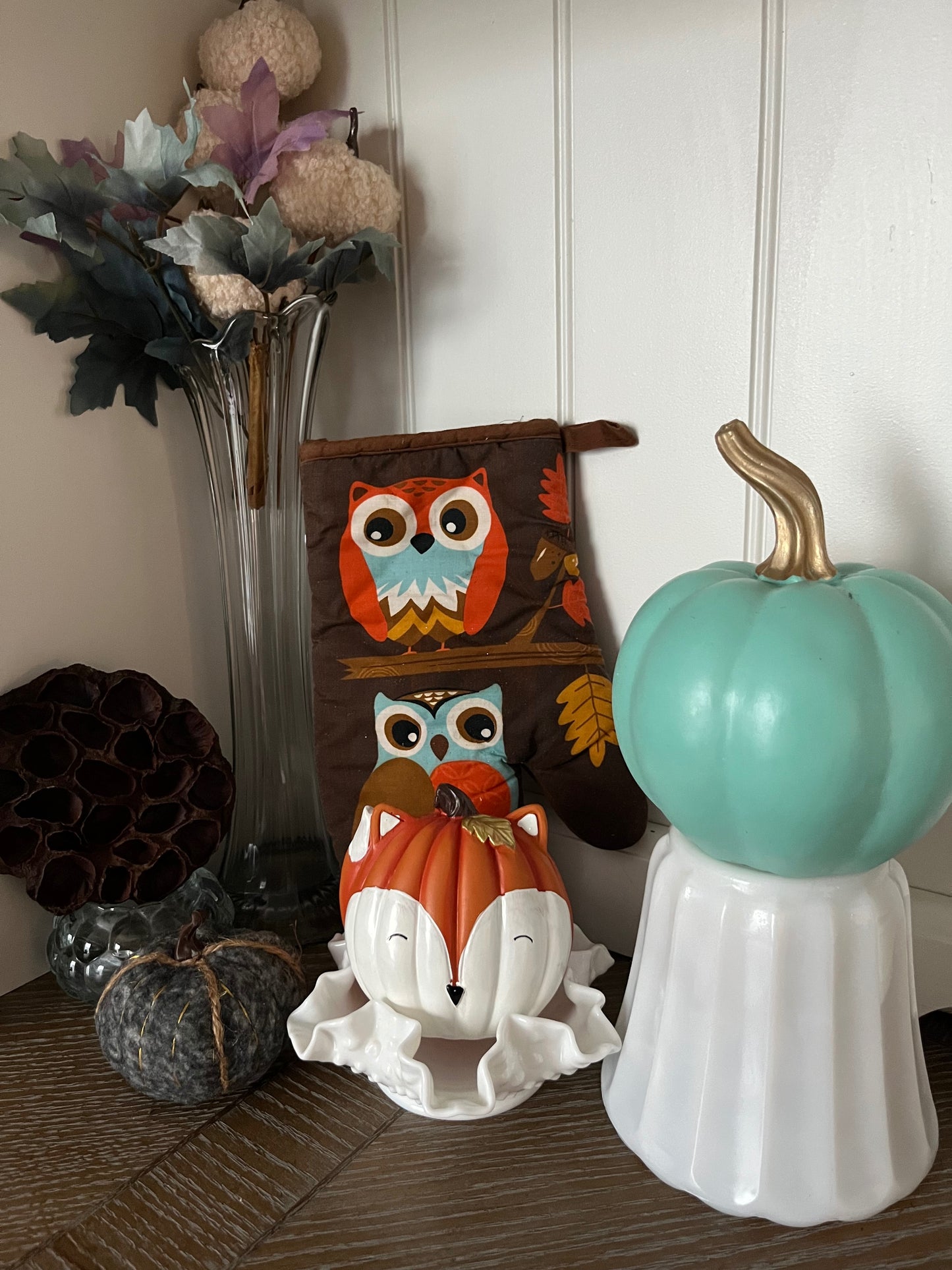 Vintage Milk Glass Scalloped Planter Vase – Ribbed Panel Design | Mid-Century, c. 1960s–70s