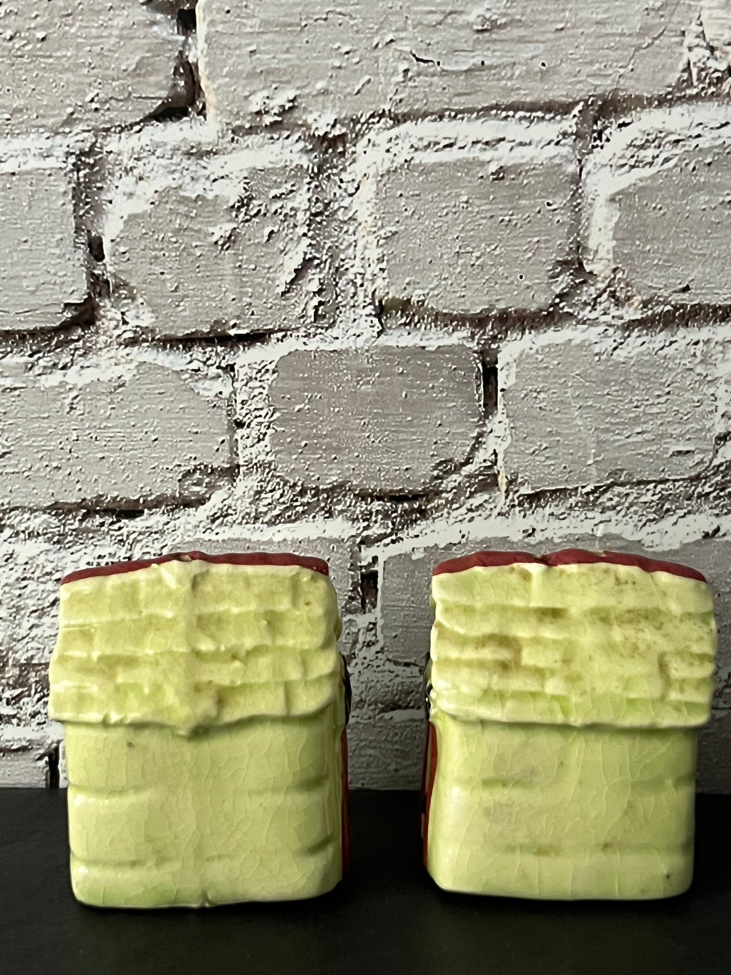 Vintage 1960s–1970s Boys & Girls Outhouse Salt & Pepper Shaker Set – Ceramic Novelty Cottage Shakers