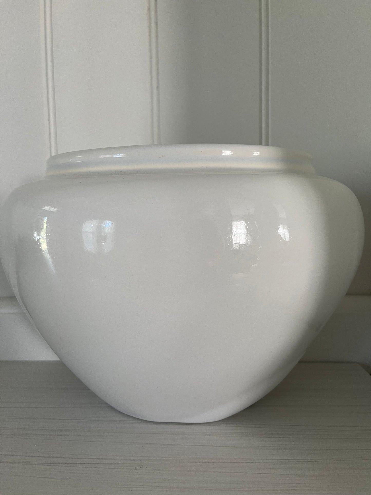 Vintage 1996 Haeger White Shell Swirl Ceramic Art Deco Style Planter Vase