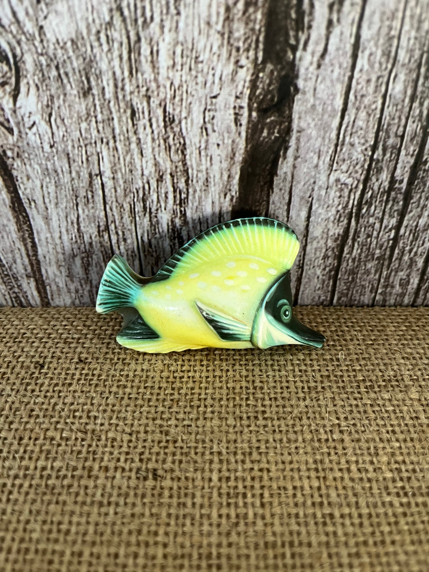Vintage Tropical Fish Magnet – Aloha Tiki Islands Fusion – 2.5” x 1.5” – Yellow, Green & Black, 0.9 oz