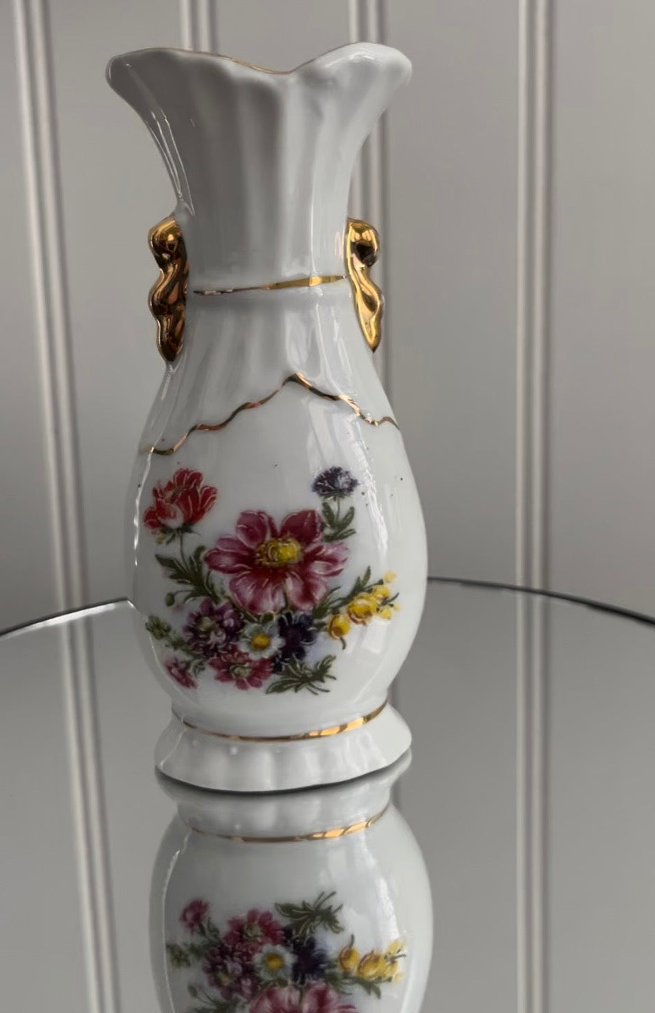 Vintage c1980’s White Porcelain Small Vase with Floral Design & Gold Trim –