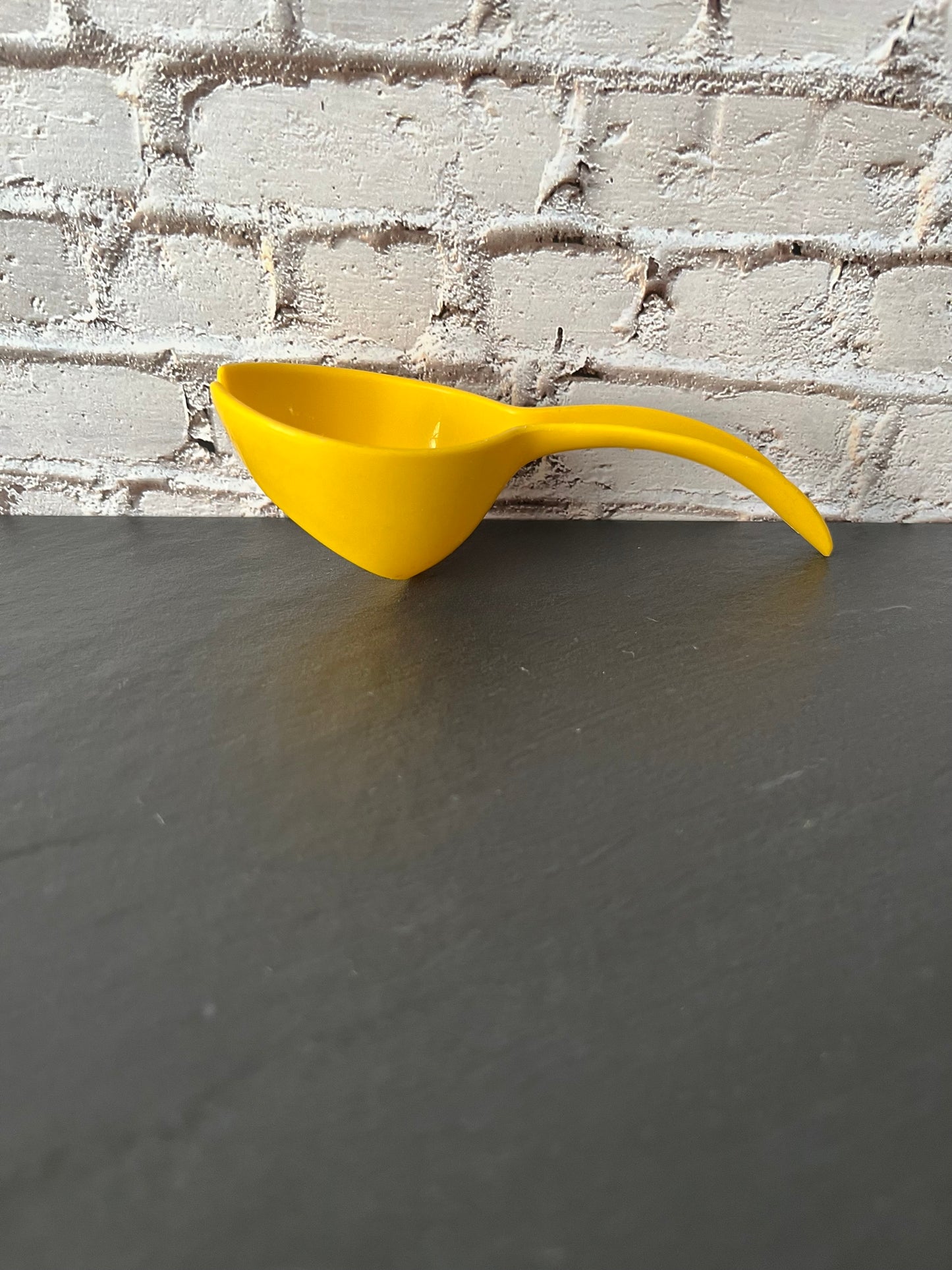 Vintage Tupperware Harvest Yellow Egg Lifter Scoop #1334-4 – 1970s Kitchen Gadget